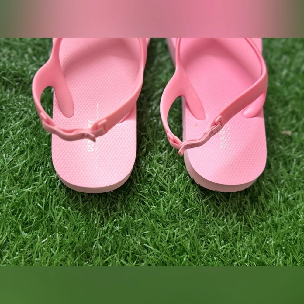 Old Navy‎ Stylish Pink Flip-Flops for Kids Size 11